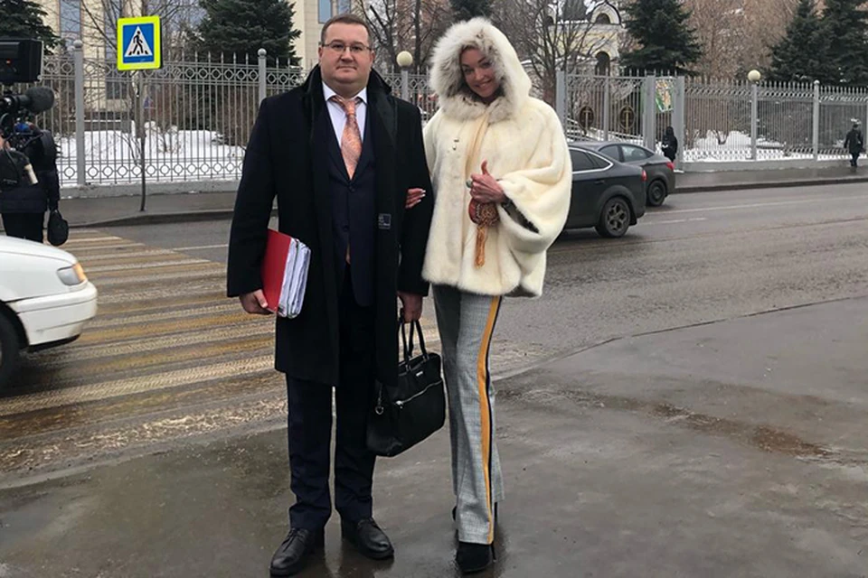 Анастасия Волочкова со своим адвокатом