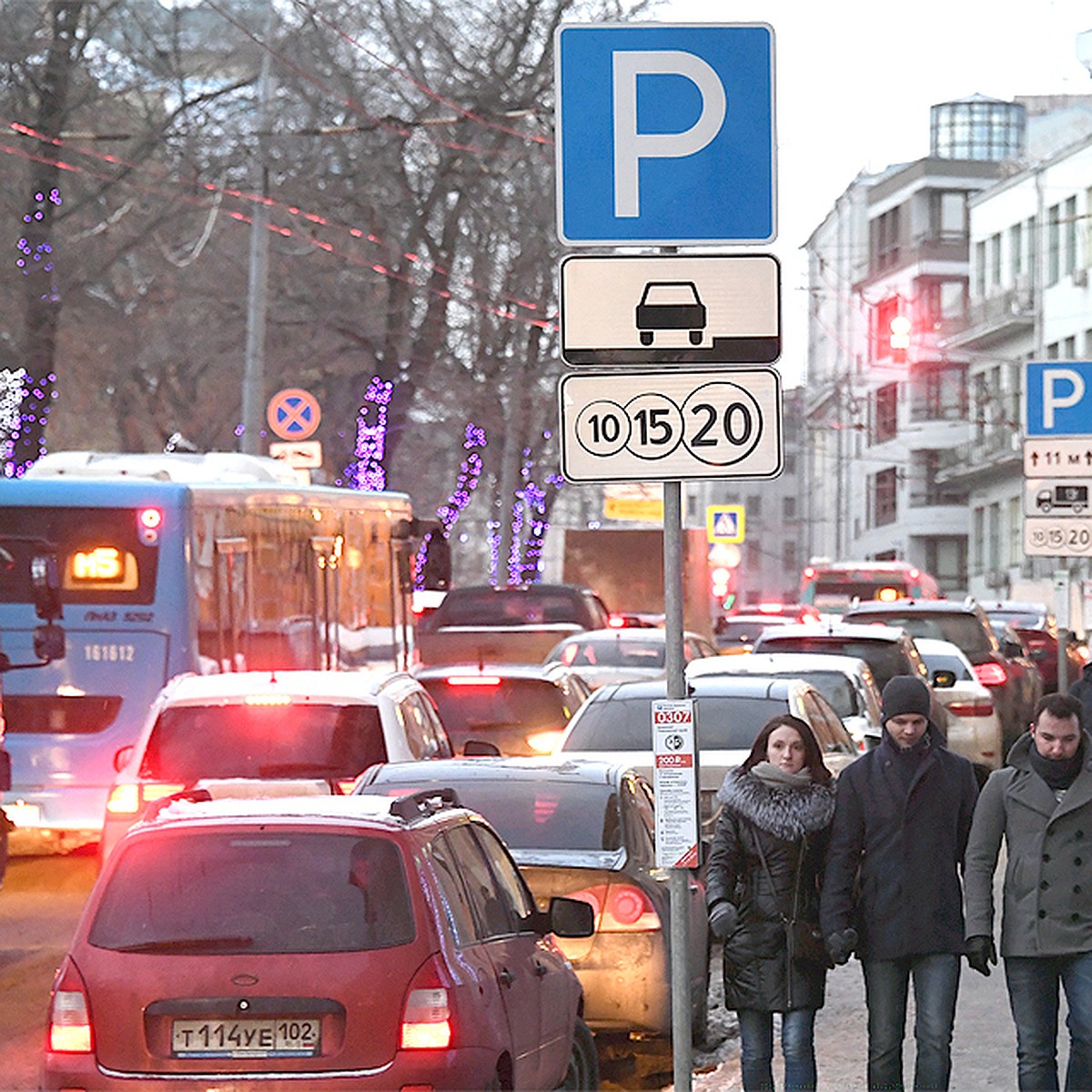 На каких улицах в центре столицы парковка будет платной и в воскресенье -  KP.RU