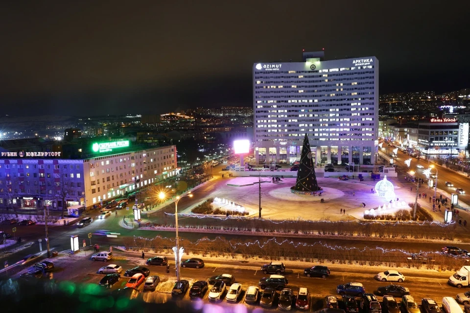 Вид на главную площадь Мурманска под названием "Пять углов"