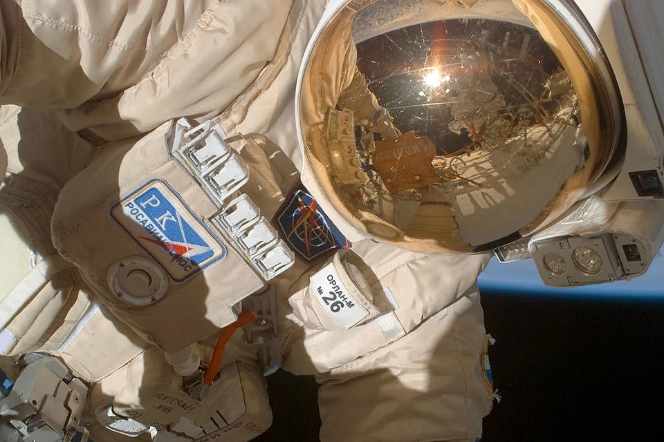 Космонавт Олег Кононенко во время выхода в открытый космос. ФОТО РОСКОСМОС