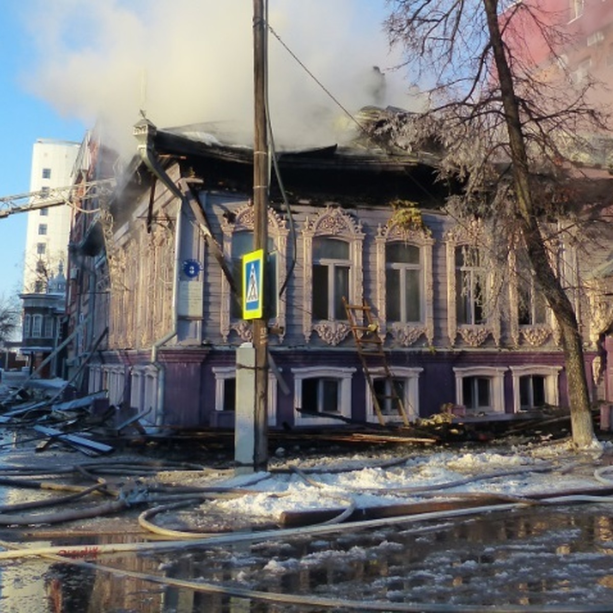 Особняк 19 века, едва не сгоревший в Тюмени, может утратить уникальную  резьбу - KP.RU