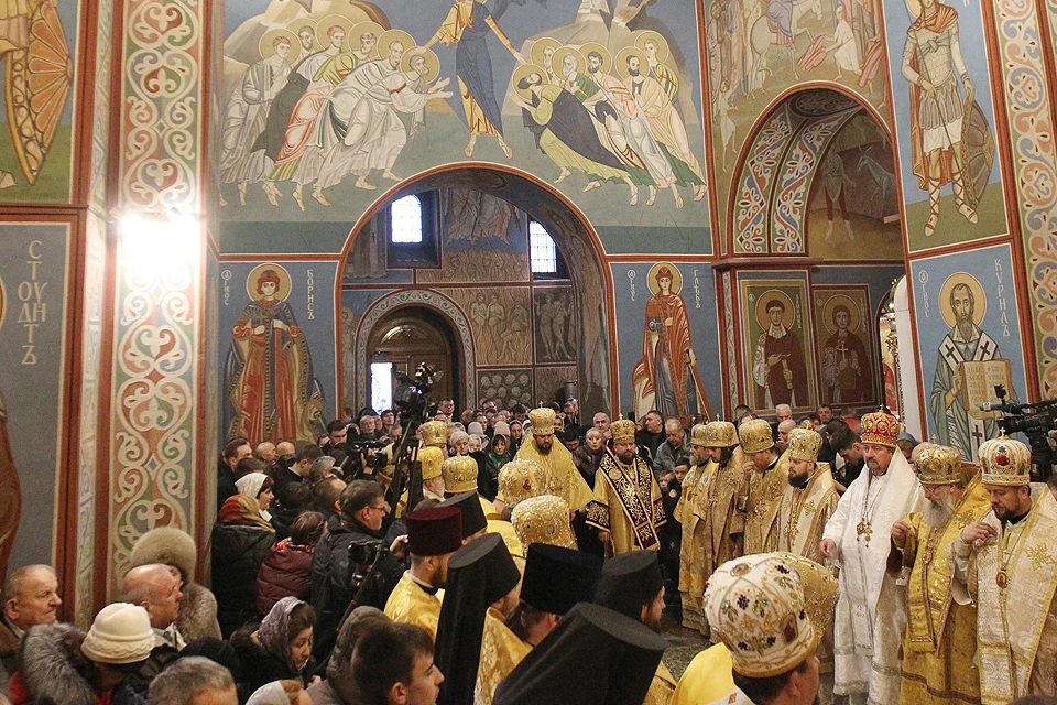 О создании на Украине «единой поместной церкви» было объявлено 15 декабря в стенах храма Святой Софии в Киеве.
