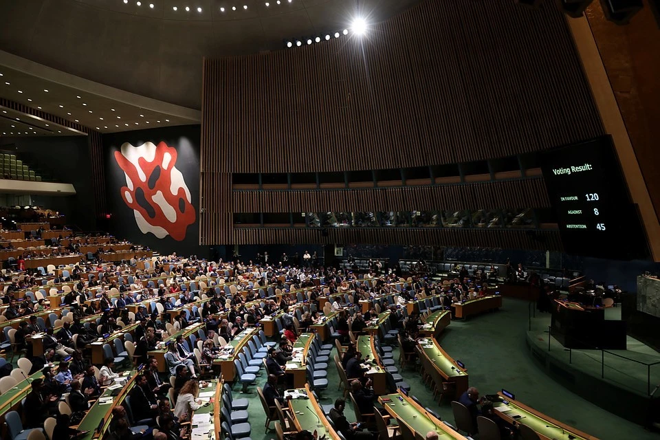 Генеральная Ассамблея ООН приняла две резолюции, в которых выражено отношение к беззаконию, творимому властями США