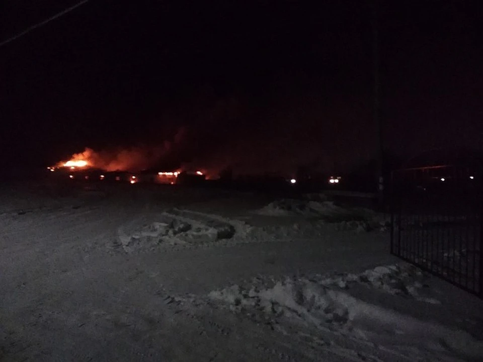 Взрыв в гараже: в Тюменской области сгорели сразу девять автомобилей. Фото Ибрама Абдулина