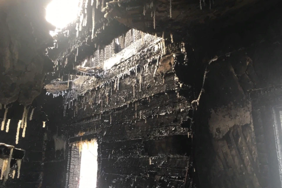 Пожар в частном доме в поселке Хабаровского края: огонь унес из жизни троих человек