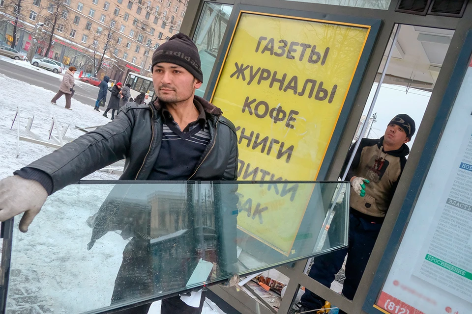 На пересечении улицы Типанова и Московского проспекта снесли газетный павильон.
