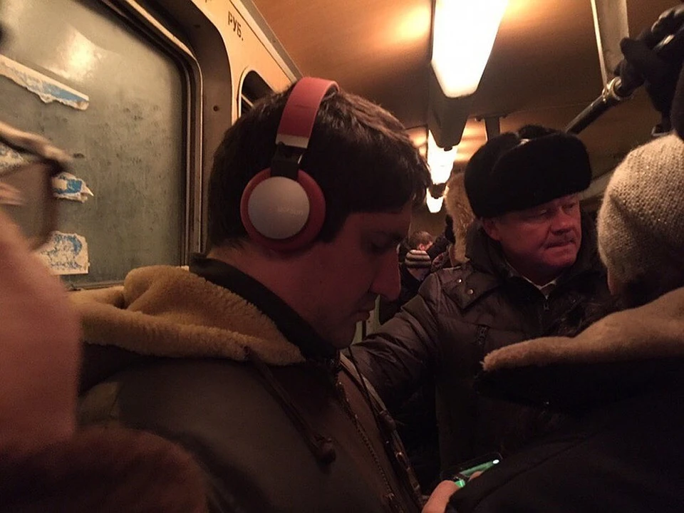 Мэр Саратова Михаил Исаев в трамвае №11. Фото соцсетей