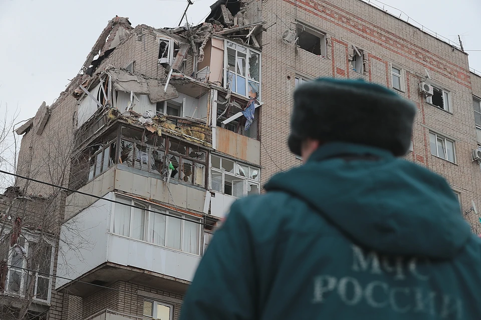 Взрывом снесло два верхних этажа девятиэтажки. Фото: пресс-служба губернатора РО / Павел Сапрыкин.