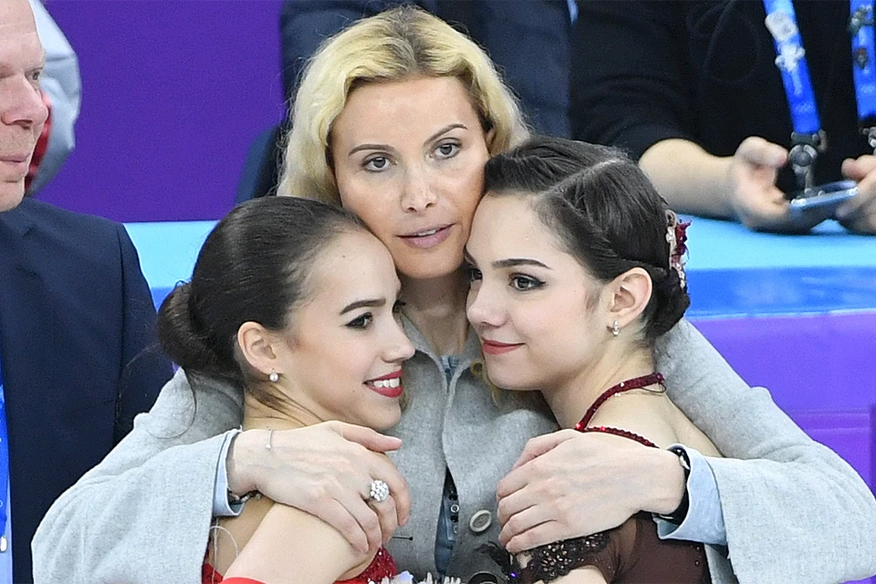 Тренер Этери Тутберидзе, Алина Загитова и Евгения Медведева на олимпиаде в Пхенчхане, 2018 год.