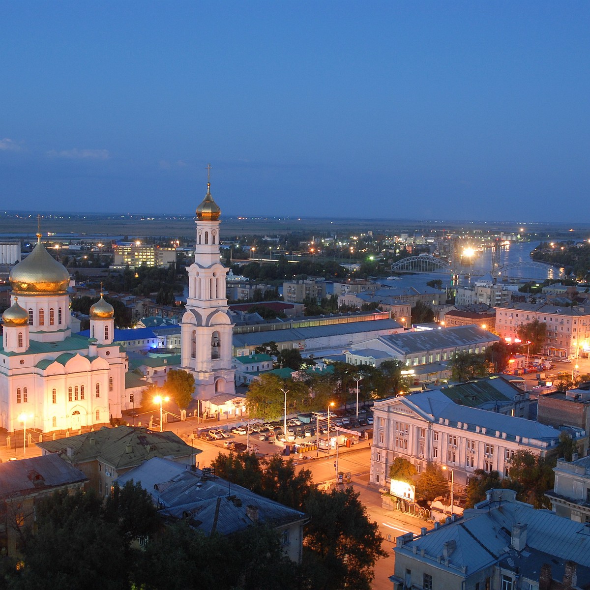 Алдыңғы фотодағы жалаңаш ер адамдар