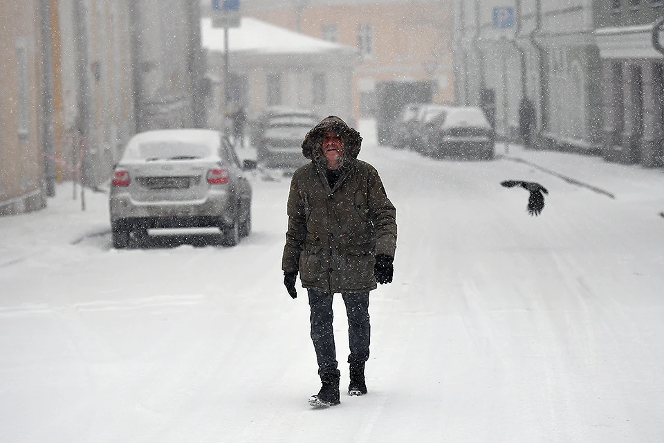 Снегу было мало снежных буранов то же. Снежный Буран в Москве. Снегопады и метели в выходные. Суровая зима. С последним месяцем зимы.