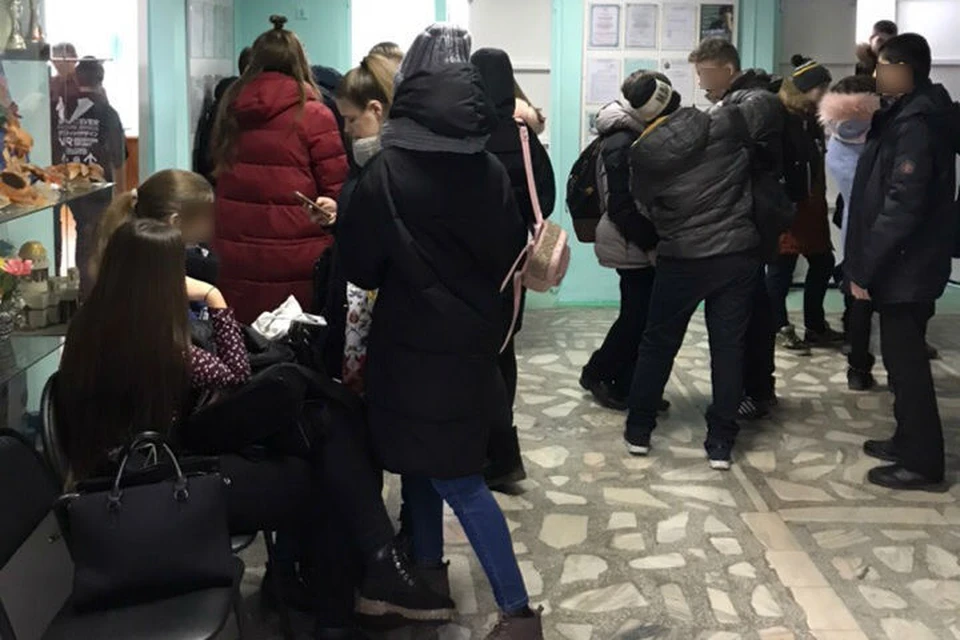 «Детей выводят в куртках и кедах»: вторая за неделю волна минирований прокатилась по Красноярску. Фото: соцсети.