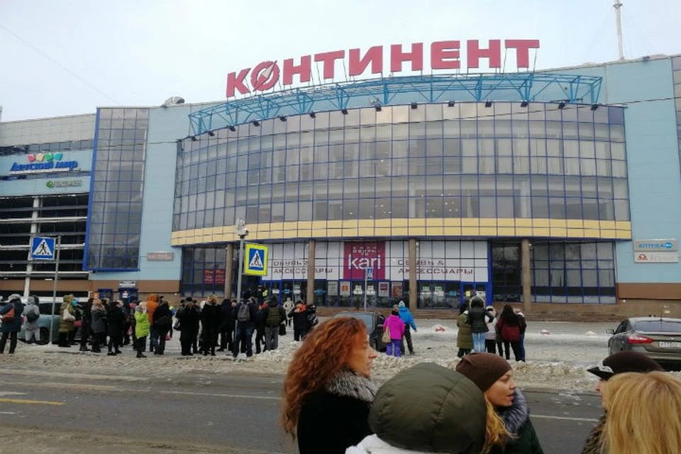 В Петербурге эвакуируют школы и торговые центры. Фото: соцсети.