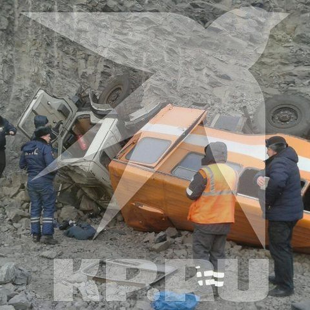 В Междуреченске на «Распадском» перевернулся автобус с вахтовиками - KP.RU