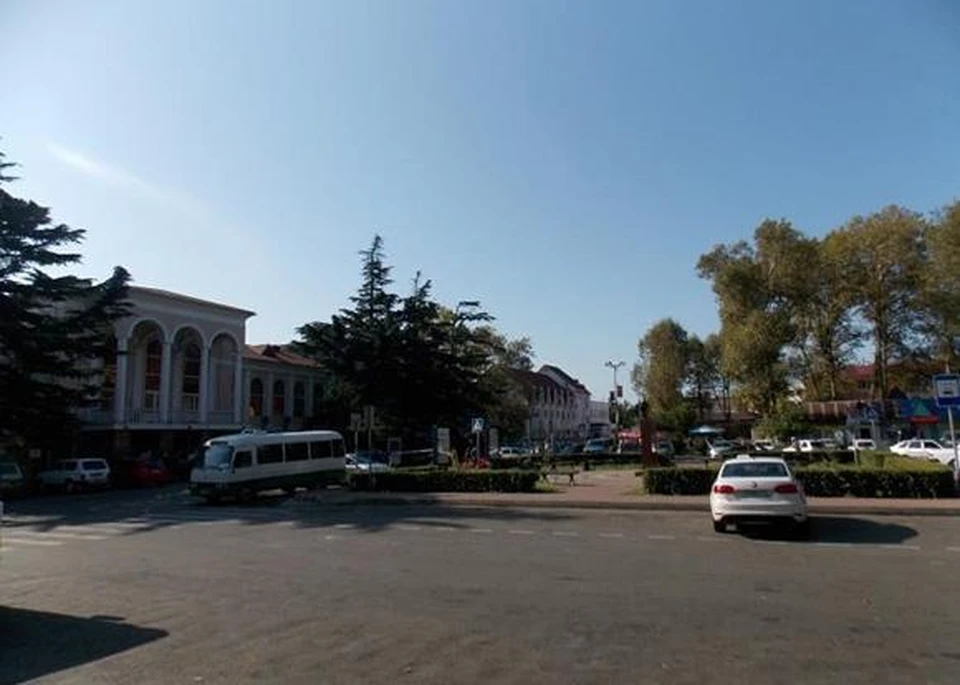 Площадь туапсе. Привокзальная площадь Туапсе. Привокзальная площадь вокзала Туапсе. Туапсе исторический центр. Привокзальная площадь 1 в городе Туапсе.