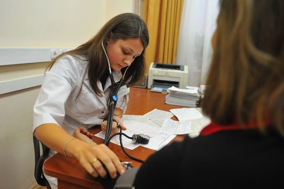 Бесплатная диспансеризация в поликлиниках Москвы в 2019 году положена, если вы старше 21 года и в текущем году вам исполняется число лет, кратное трем.