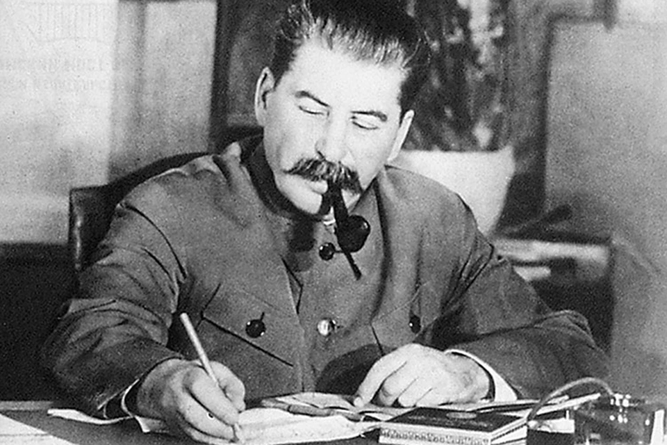 Сталин опасался усиления Германии. Полагал, что конечная цель нацистов - нападение на нас