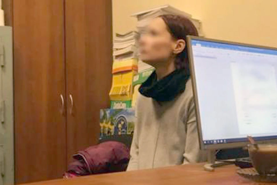 Мама мальчика на допросе в кабинете следователя. Фото: СУ СК РФ по Москве