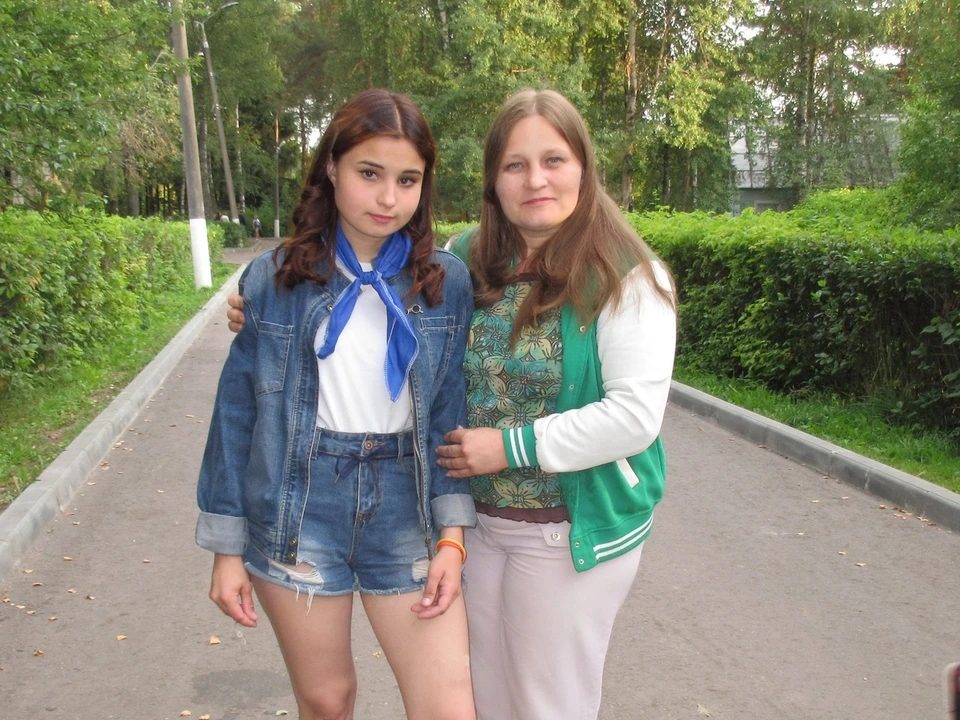 Настя и ее мама Юлия в летнем лагере