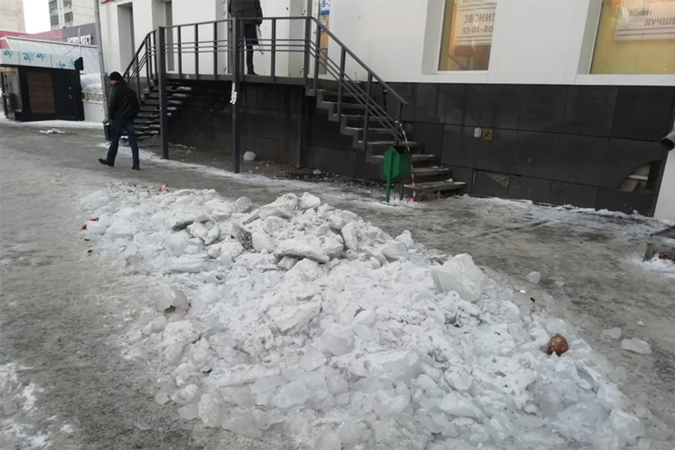 Не так давно такая куча "красовалась" на пр. Ленина в Барнауле