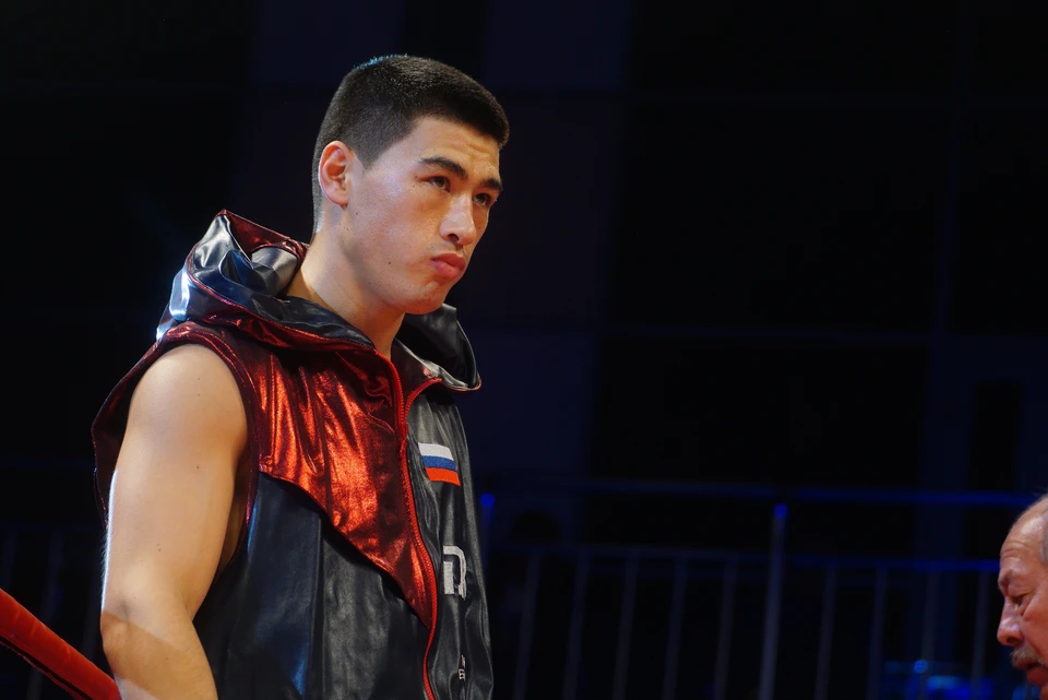 Дмитрий Бивол в четвертый раз защитил чемпионский пояс среди профессионалов.