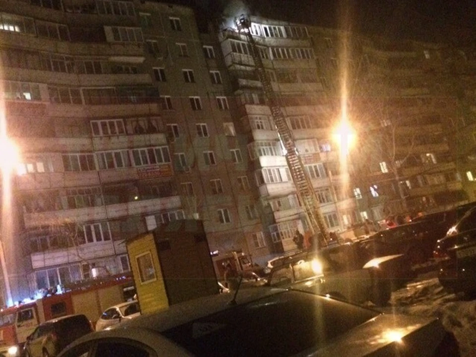 Пожар тушили почти два часа. Фото: группа во ВКонтакте «Типичный Челябинск»