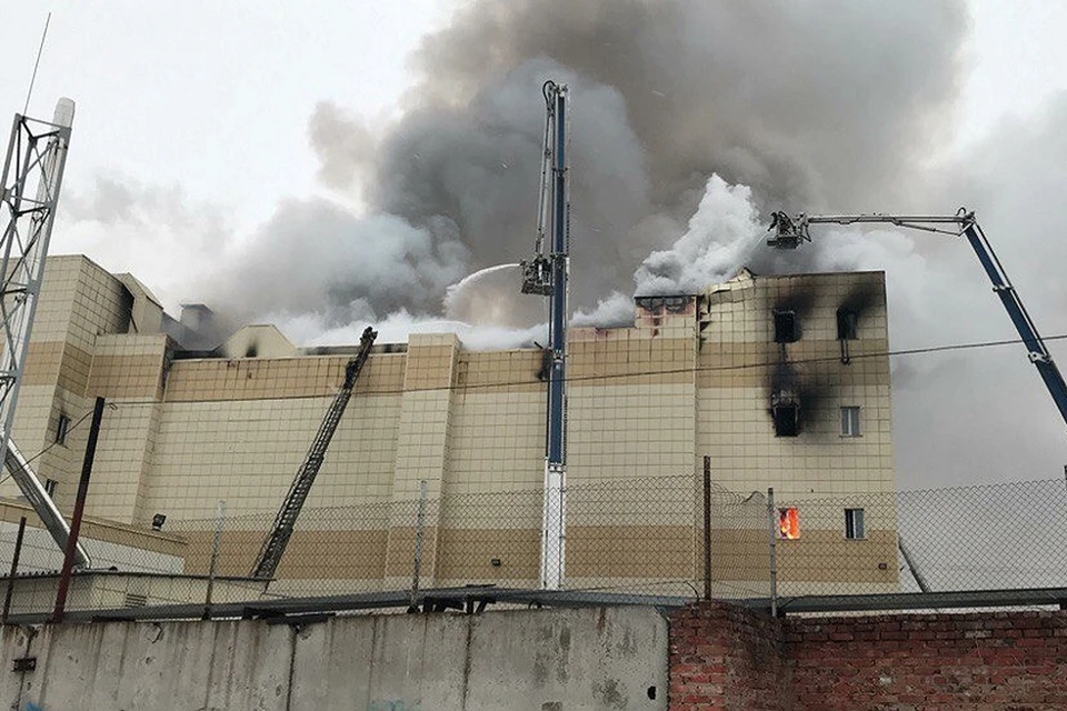 25 марта 2018 года. Пожар в торговом центре "Зимняя вишня" в Кемерове унес жизни 60 человек