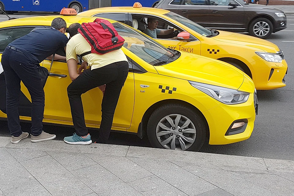 Сейчас режим работы водителей такси никто не контролирует, в результате таксисты работают изнурительные многочасовые смены.