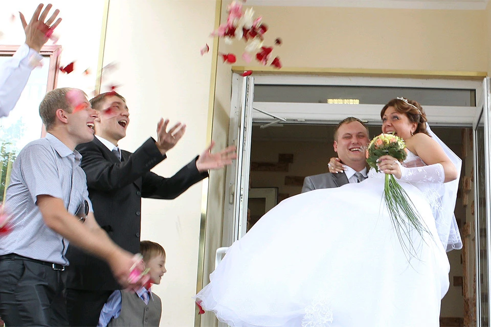 В 2018 году число новых зарегистрированных браков в России уменьшилось.