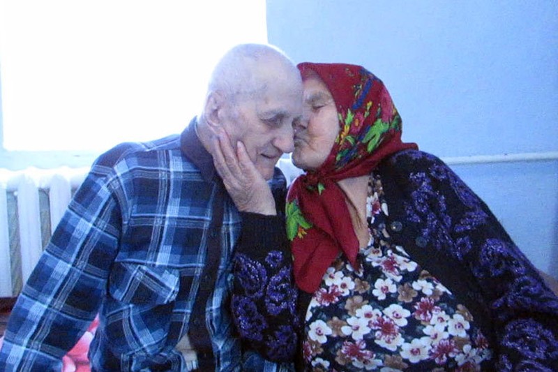 Супруги считают, что прожить вместе долго и счастливо им помогли Бог и любовь.