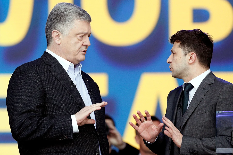 Петр Порошенко и Владимир Зеленский перед началом дебатов.