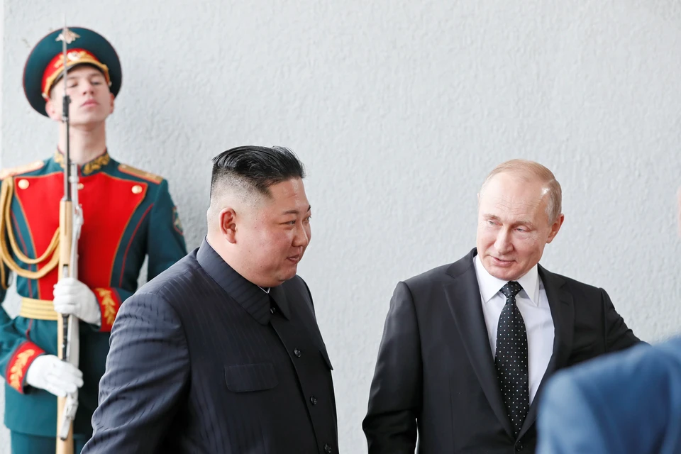 Путин встретил Ким Чен Ына на пороге кампуса