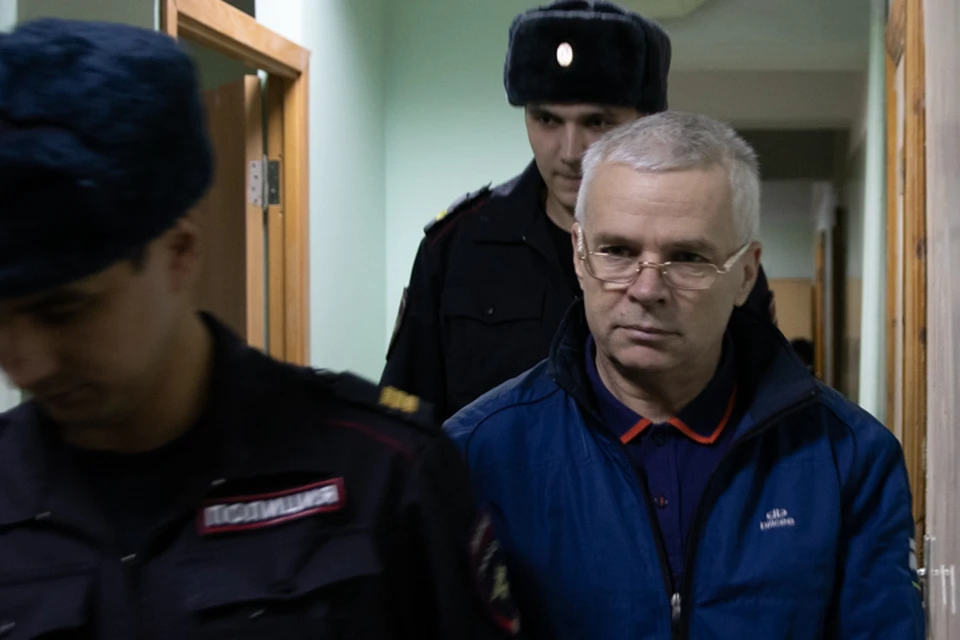 Суд оставил Эдуарда Матвеев под арестом еще на один месяц