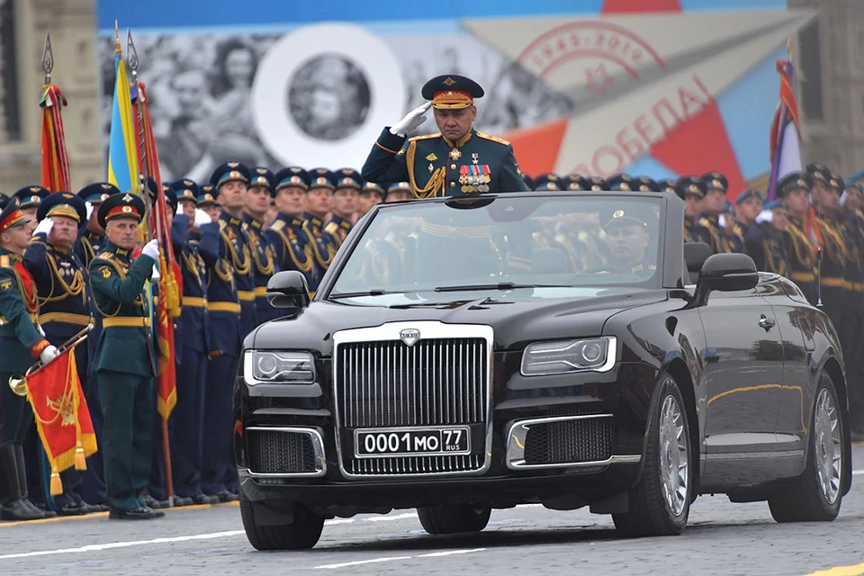 Победы 2019. Аурус Шойгу. Аурус на параде Победы. Кабриолет Аурус на параде Победы. Машина Шойгу Аурус.