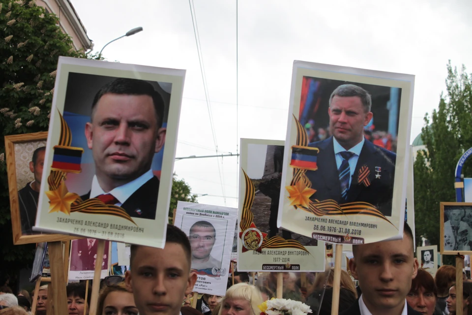 Сотни портретов Александра Захарченко пронесли в Бессмертном полку в Донецке 2019