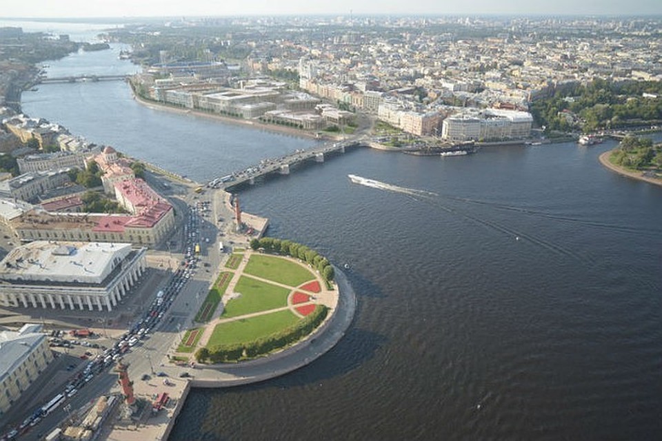 Из-за фестиваля "Химические элементы" на стрелке Васильевского острова ограничат движение.