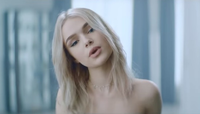 Ева Тимуш невольно впала в Sugar Coma. Фото: скриншот из видео