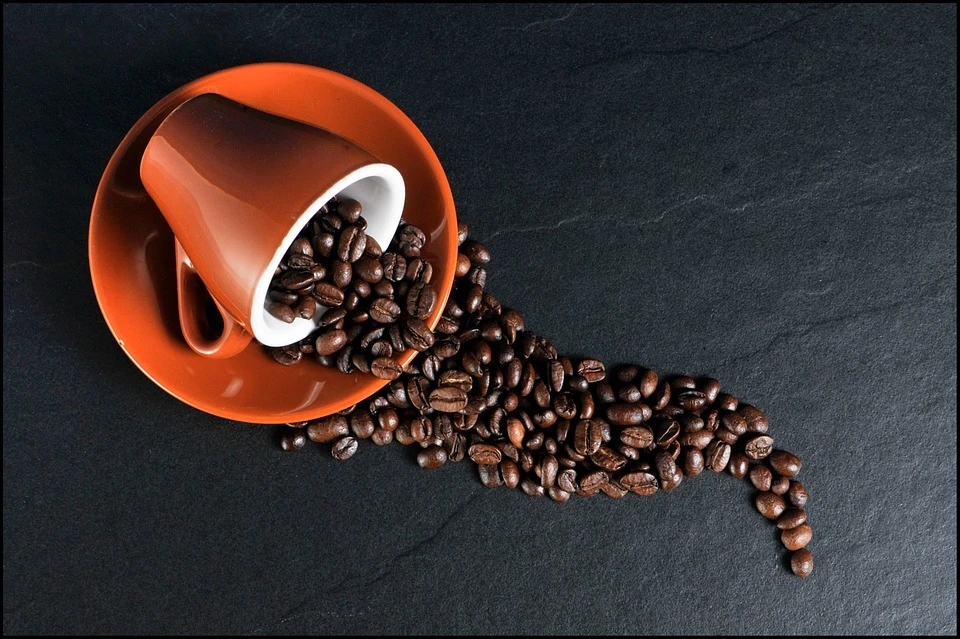 Кофе снижает риск депрессии, но способен вызвать усталость и раздражительность.