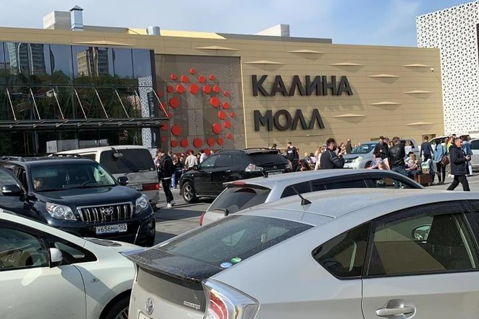 Из торгового центра эвакуировали сотни человек