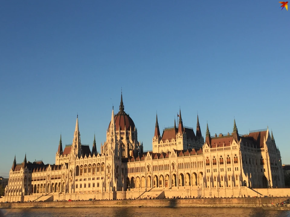 Главная достопримечательность Будапешта - здание венгерского парламента, от которого действительно захватывает дух.