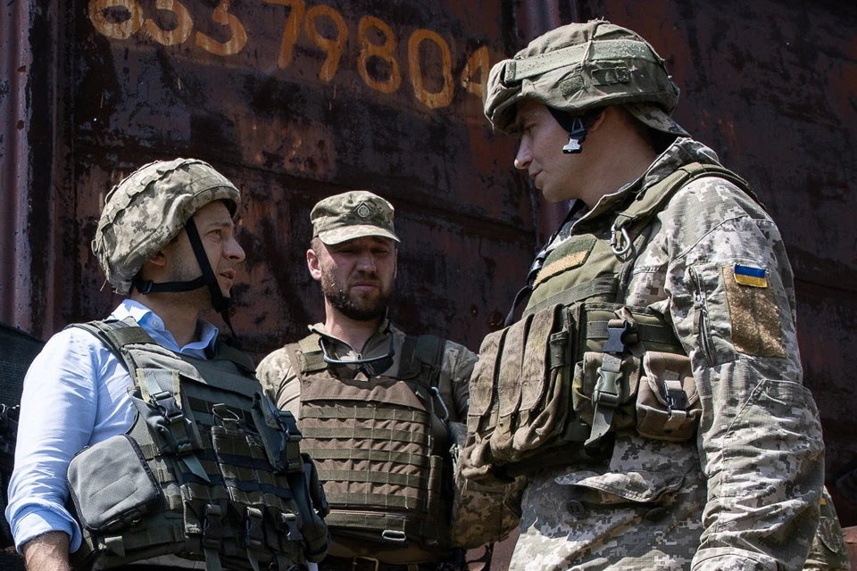 Президент Украины Владимир Зеленский на позиции бойцов ВСУ на Донбассе.