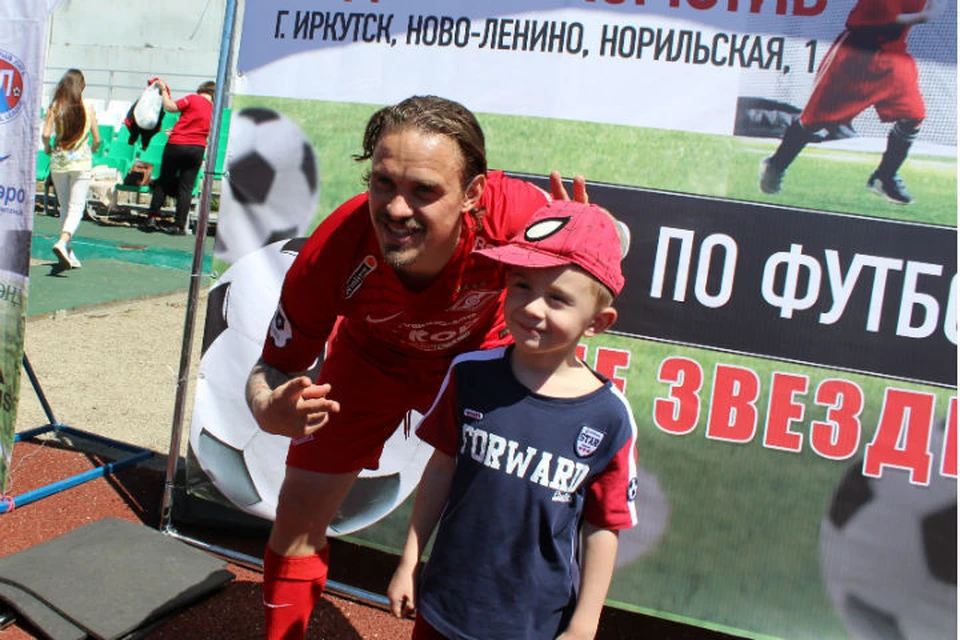 31 мая 2019 года. Иркутск. Андрей Ещенко со своим юным поклонником.