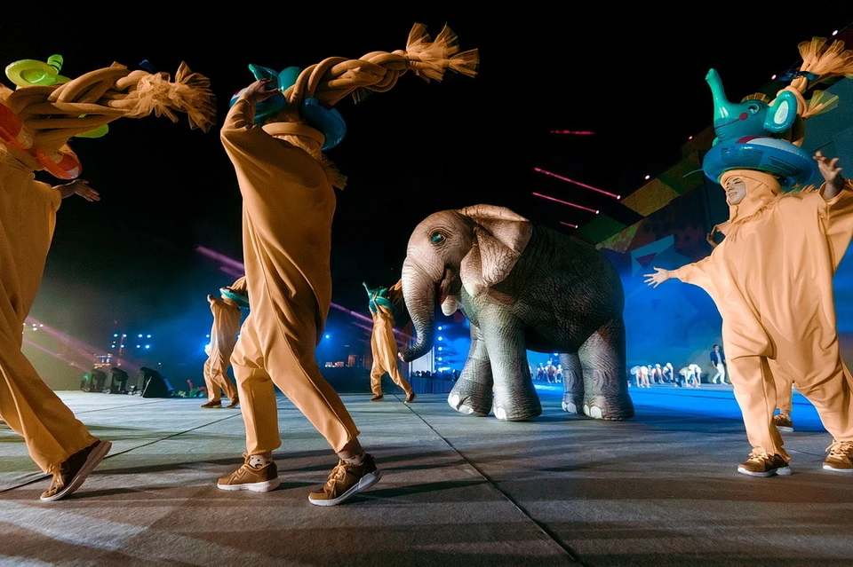 Один из символов Студенческой весны - Южный слон. Фото: пресс-центр Международной студенческой весны стран БРИКС и ШОС