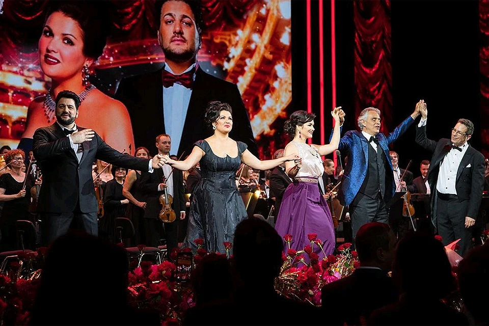 На сцене Кремля прошел грандиозный концерт с участием мировых звезд оперы.