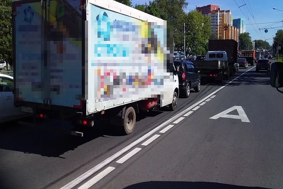 «Хотят, чтобы мы пересели на автобус, но не создают для этого никаких условий»: Нижегородские автомобилисты протестуют против выделенной полосы на проспекте Гагарина