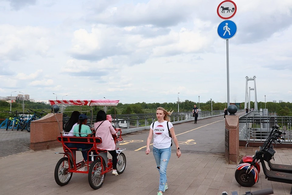 Вантовый мост Красноярска все-таки открыли для велосипедистов, но дорожка для пешеходов будет шире.