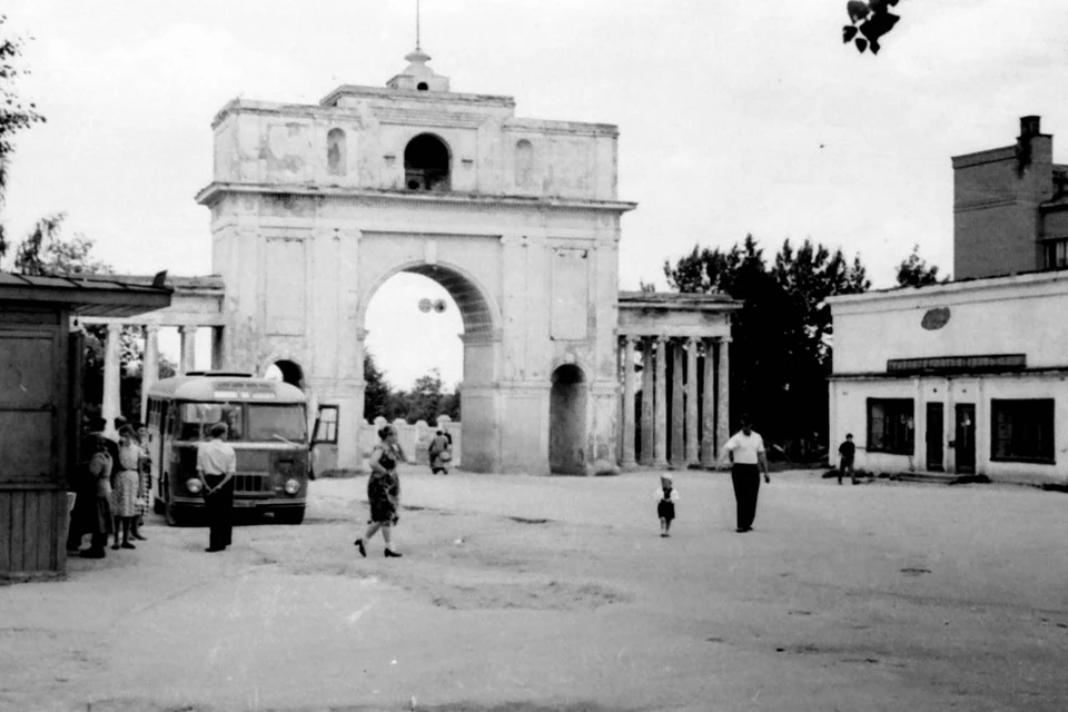 Триумфальную арку до сих пор помнят в Молодечно. Фото: Архив Владимира Садовского