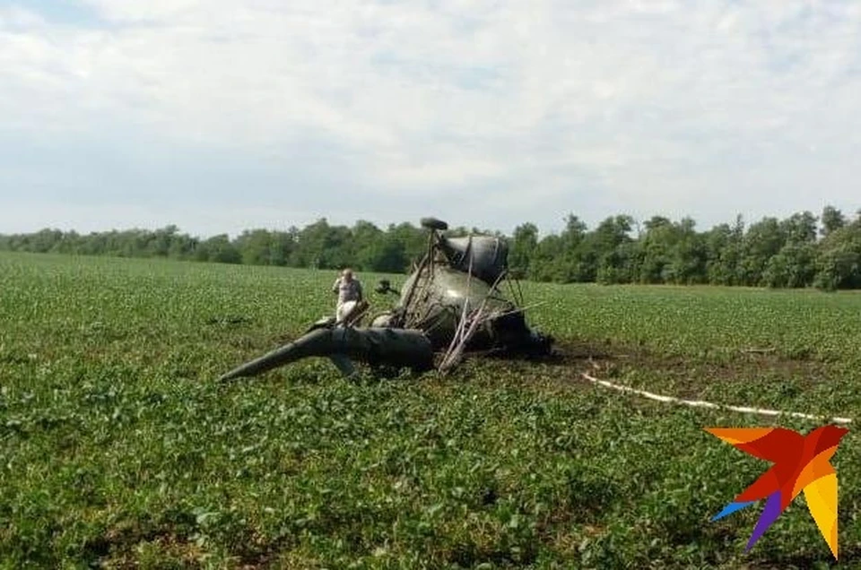 Вертолет выполнял сельскохозяйственные работы. Фото: Южного следственного управления на транспорте