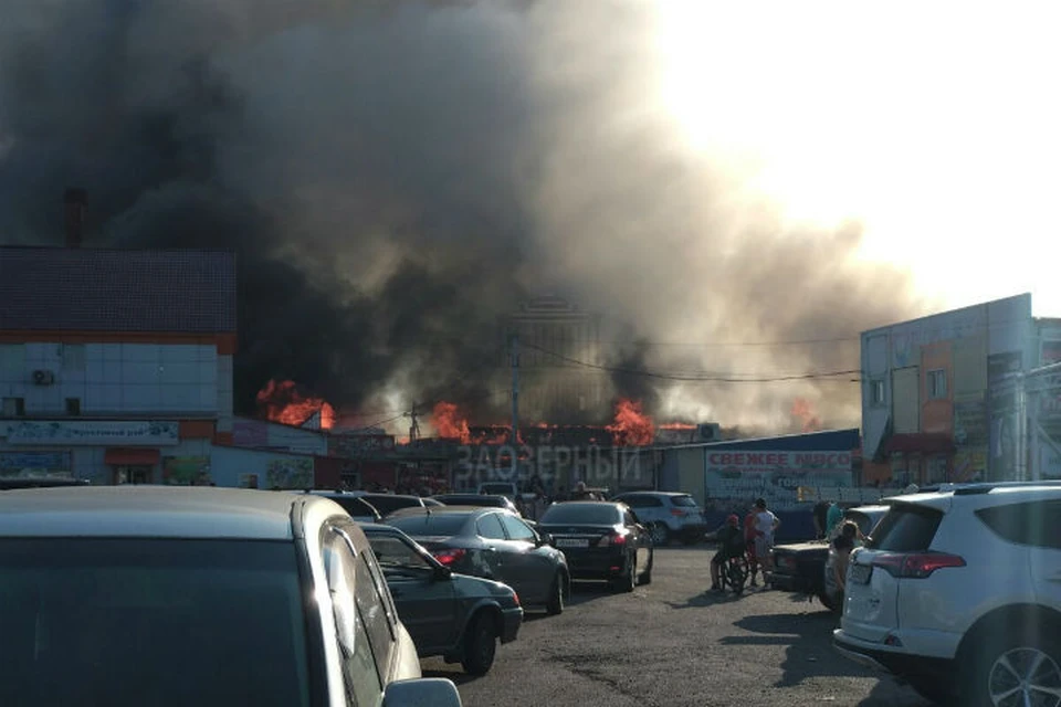 В Красноярском крае за два часа сгорел крупный торговый центр. Фото, видео: Типичный Заозерный.