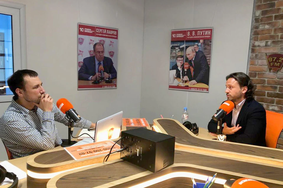 Алексей Каспржак, ректор Мастерской управления «Сенеж» (на фото справа) в гостях у Радио «Комсомольская правда»